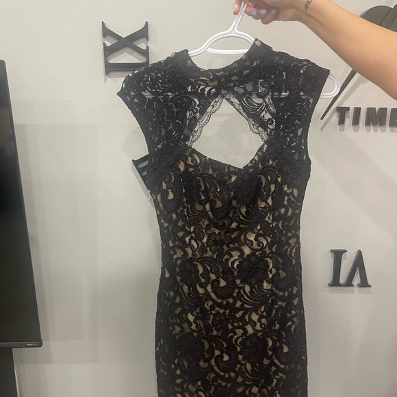 Dresses - Picture 11 of 12